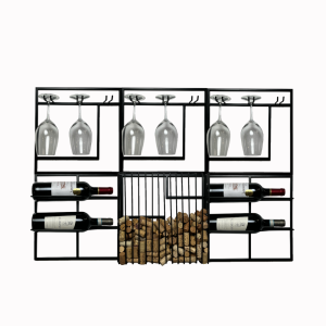Væghængt vinreol sammensat af moduler til vinglas, vinflasker og korkpropper